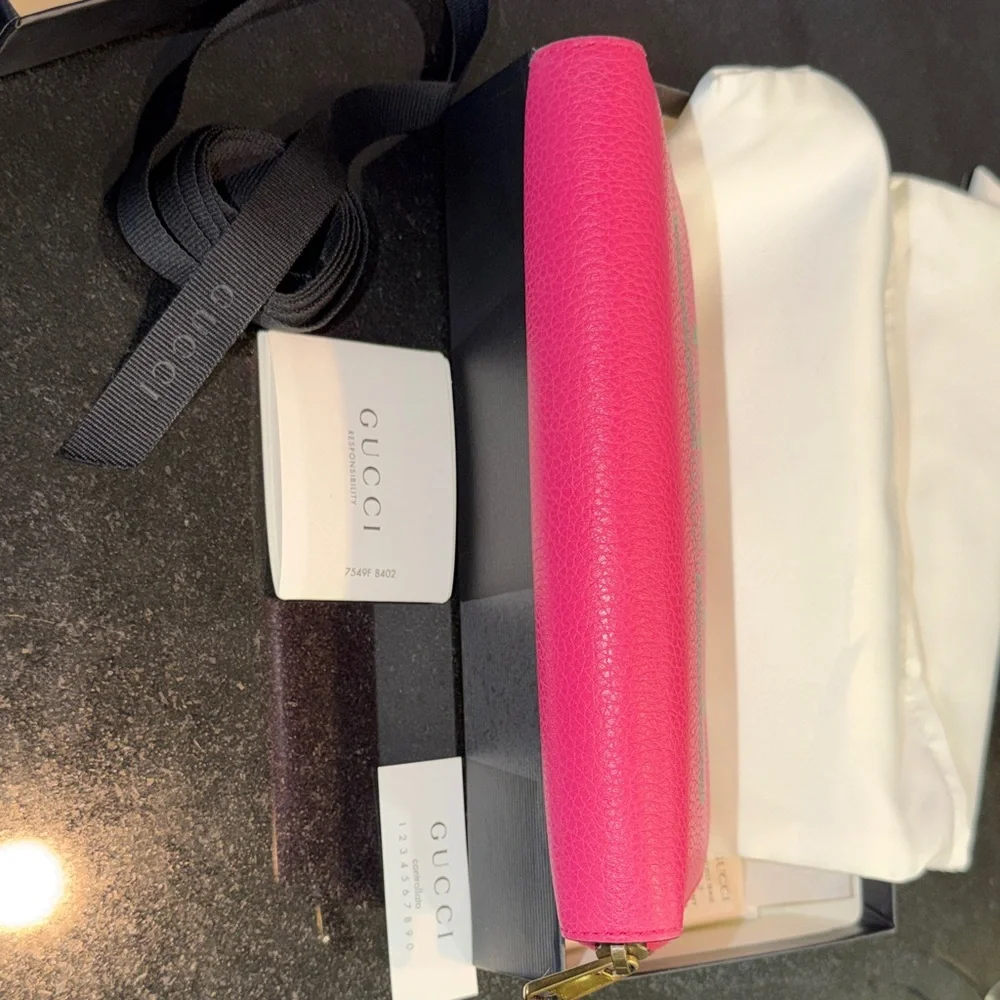 Gucci Hot Pink Leather Zip-Around Wallet with Green Logo Stripe 🩷💚❤️ - Picture 12 of 17